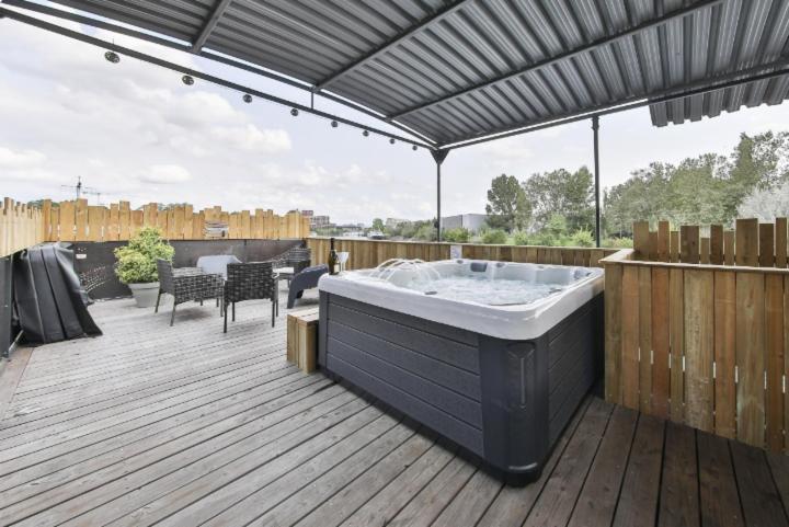 Appartamento La Peniche De Fabrice Avec Jacuzzi Privatif Strasburgo Esterno foto