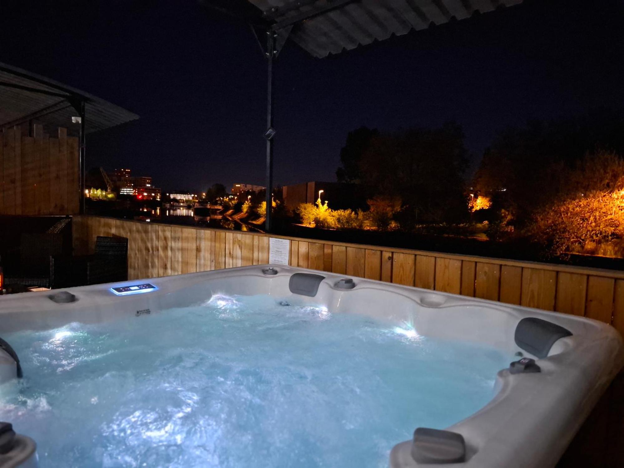 Appartamento La Peniche De Fabrice Avec Jacuzzi Privatif Strasburgo Esterno foto