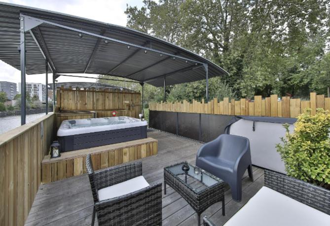 Appartamento La Peniche De Fabrice Avec Jacuzzi Privatif Strasburgo Esterno foto