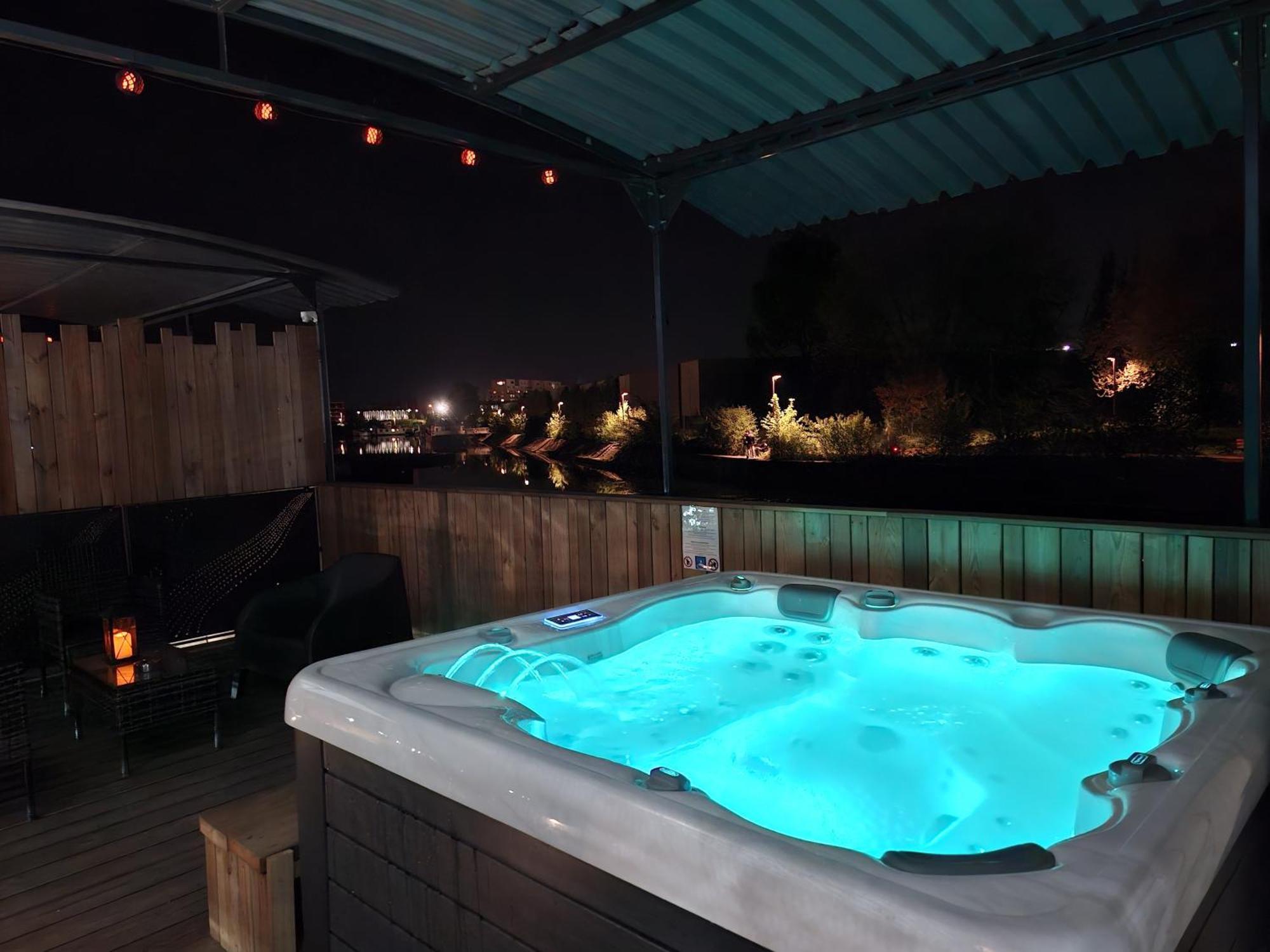 Appartamento La Peniche De Fabrice Avec Jacuzzi Privatif Strasburgo Esterno foto